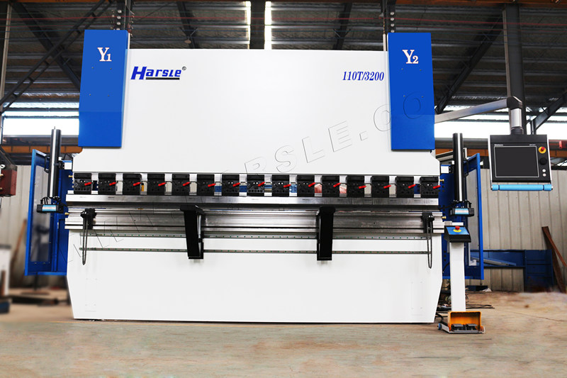 HARSLE WE67K-GENIUS-110T3200 CNC-persremmachine geïnstalleerd in de VS.